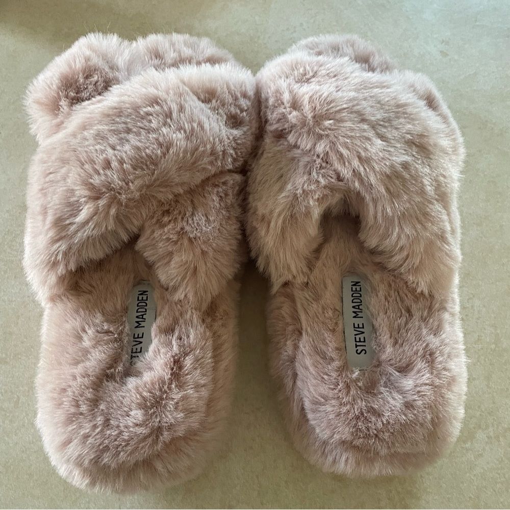 Steve Madden Blush Pink Slippers size 9/10 new without tags Faux fur soft comfy - Picture 3 of 5